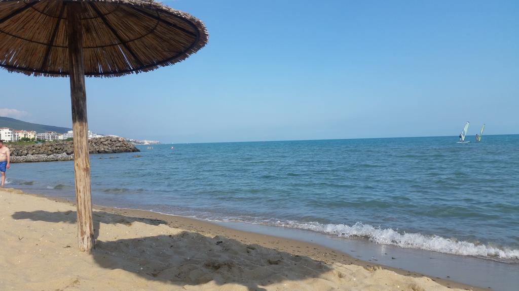 Harmony Suites Apartment Sveti Vlas Bagian luar foto