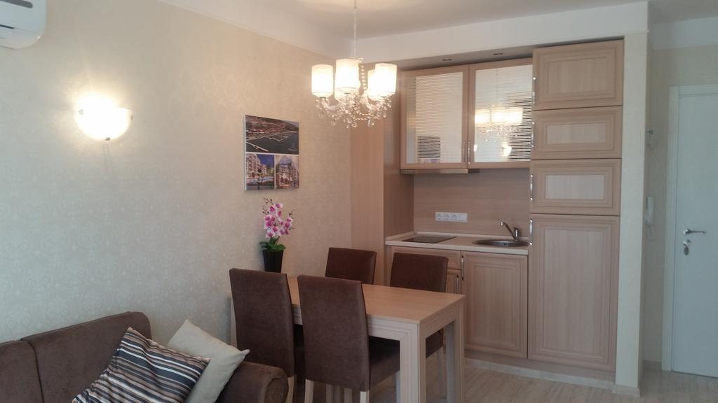 Harmony Suites Apartment Sveti Vlas Bagian luar foto