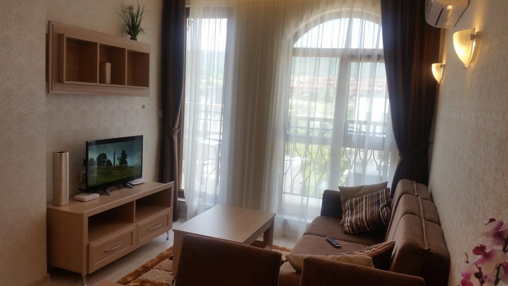 Harmony Suites Apartment Sveti Vlas Bagian luar foto