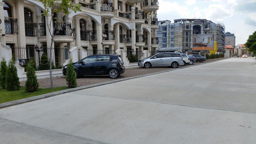 Harmony Suites Apartment Sveti Vlas Bagian luar foto